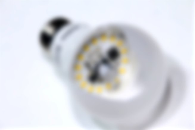 lampara LED mostrando los circuitos internos