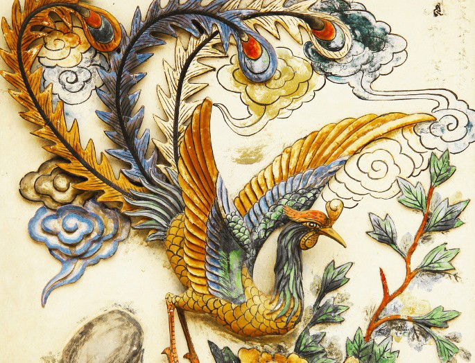 pintura del ave fénix en un mural a color procedente de la cultura china