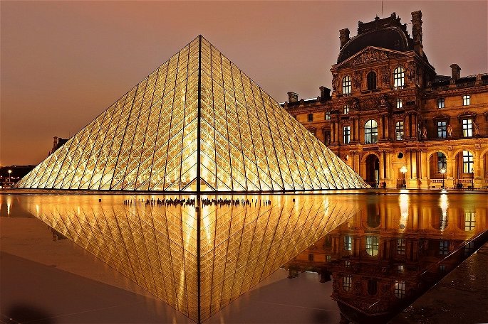 Museo del Louvre de París, construído en 1793.