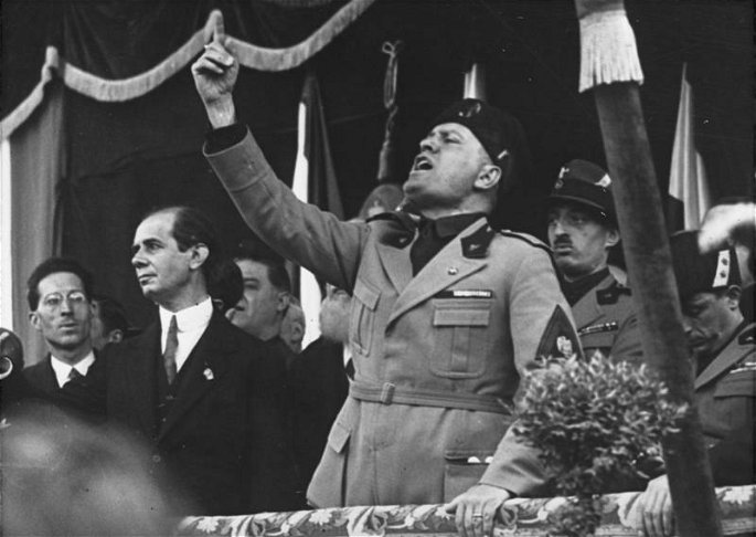 Mussolini en discurso