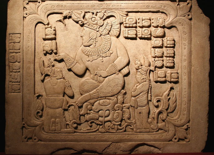 Cultura Maya: Panel en el que resalta la figura de Tajal Chan Ahk, rey de Cancuén a finales del siglo VIII d.C.