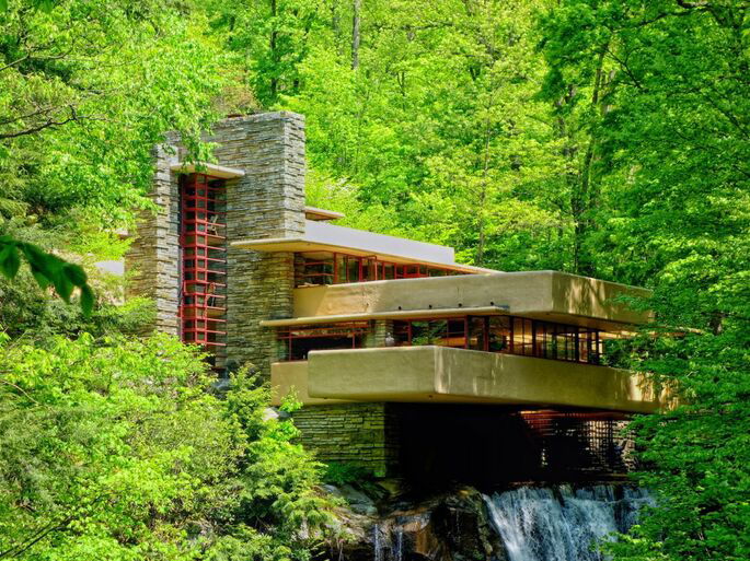 Fallingwater (la Casa de la Cascada), ubicado en Pensilvania, Estados Unidos, ejemplo de arquitectura moderna.