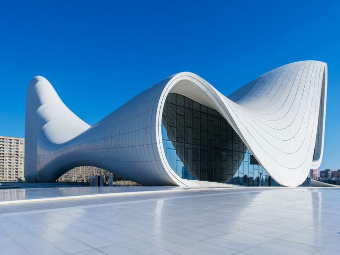 El Centro Heydar Aliyev en Bakú, Azerbaiyán, ejemplo de arquitectura contemporánea.