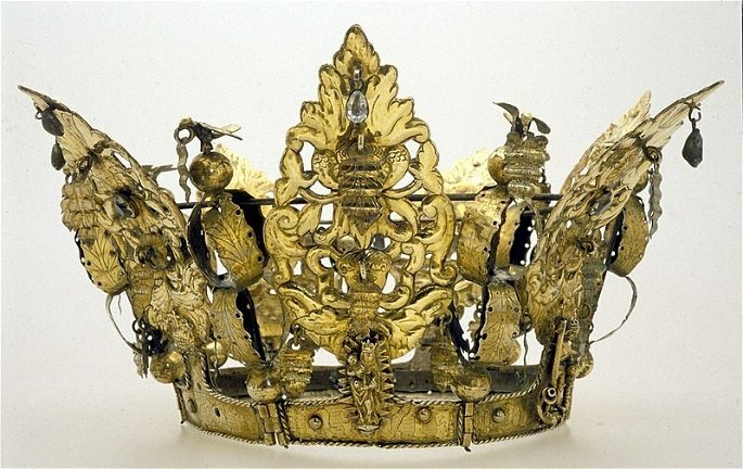 Corona de boda utilizada en Noruega para ahuyentar los malos espíritus