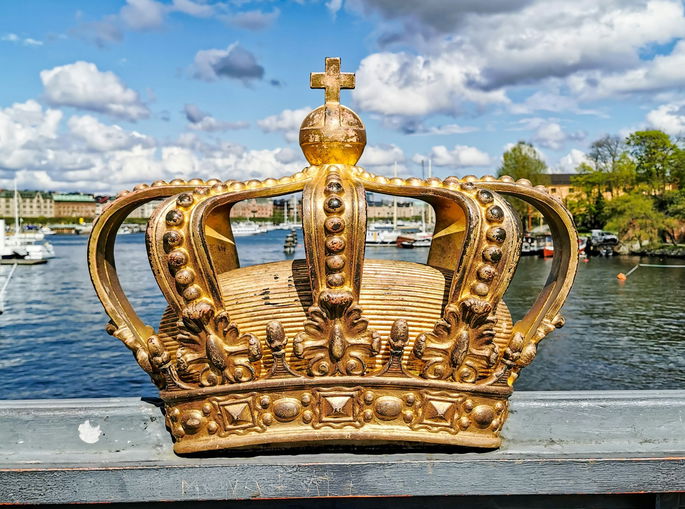 Pieza de orfeberría en forma de corona.