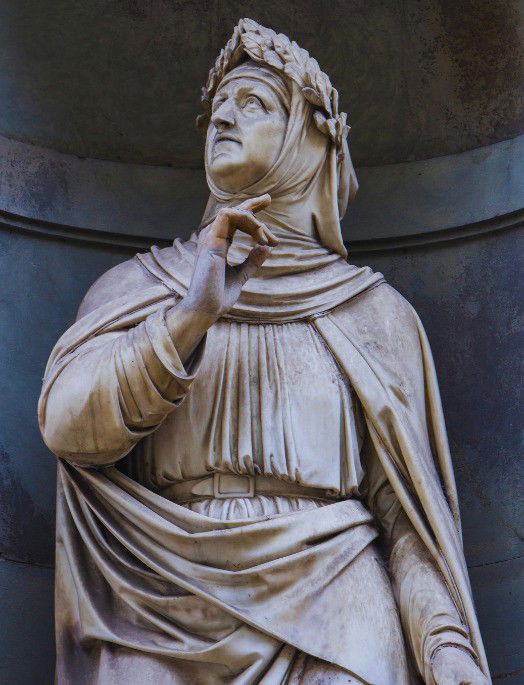 Escultura de Francesco Petrarca en piedra