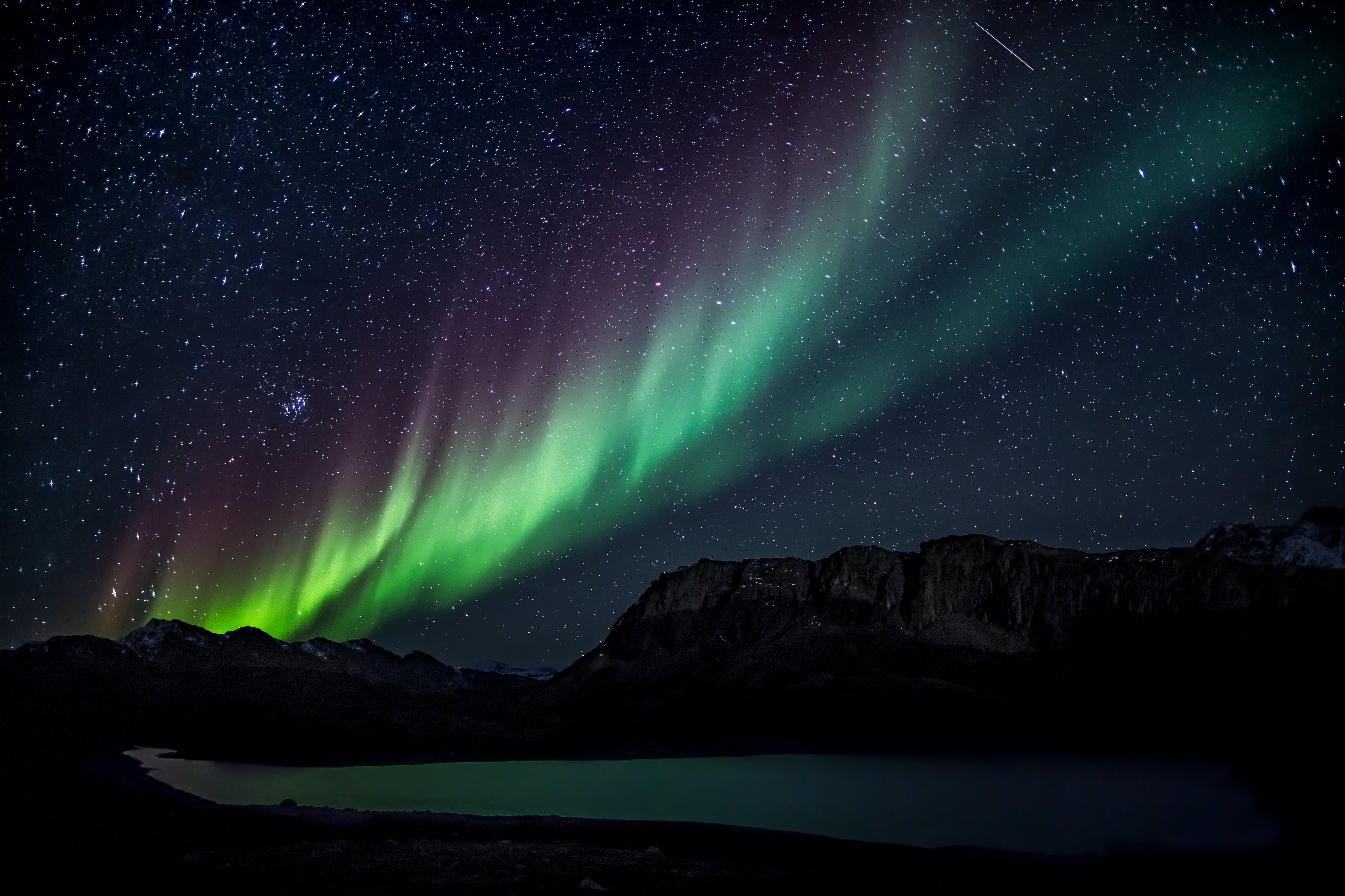 Una aurora boreal que muestra el gas atmosférico en estado plasmático.