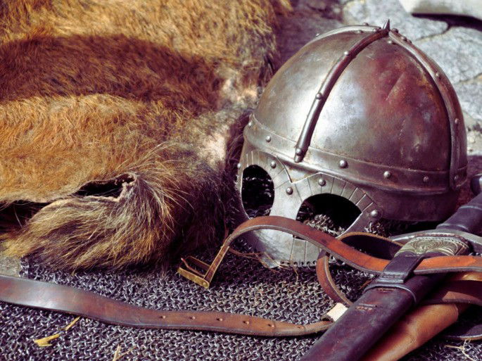 yelmo y otros enseres del feudalismo