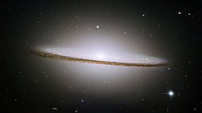Galaxia lenticular 4594, galaxia del sombrero