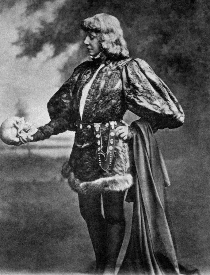 Sarah Bernhardt interpreta a Hamlet