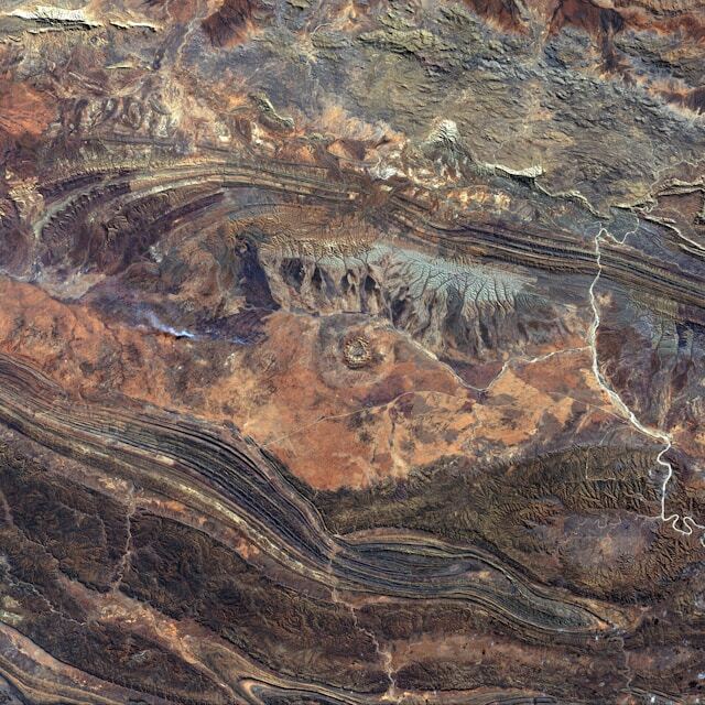 Una imagen tomada por satélite artifical, que muestra la zona alrededor de un cráter en Namatjira, Australia.