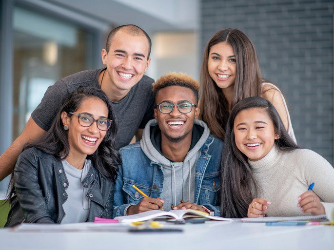 Juventud 20/25: jóvenes universitarios