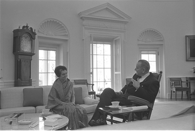 Indira Gandhi en casa blanca