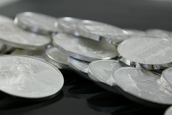 Monedas hechas de plata.