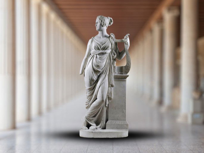 Escultura de la Musa Terpsícore sosteniendo una lira