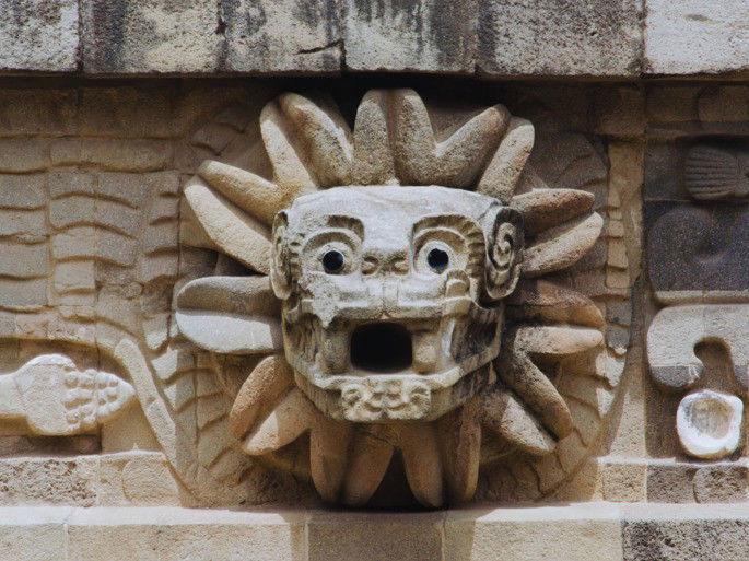 Mitos de México: Quetzalcóalt gárgola