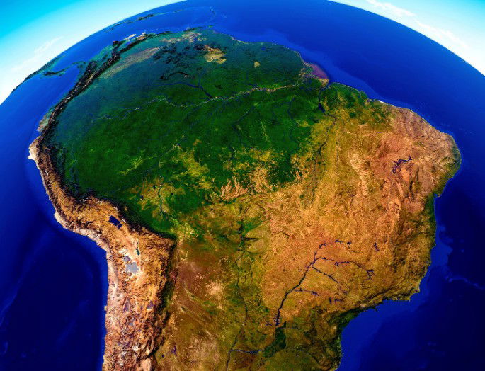 mapa físico de sudamérica plasmado en la esfera terrestre