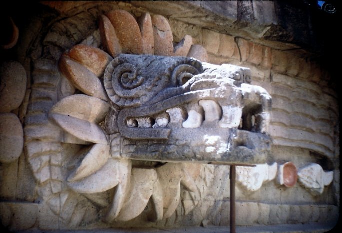 Quetzalcóatl en templo