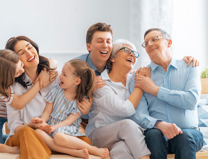 Familia extendida con abuelos