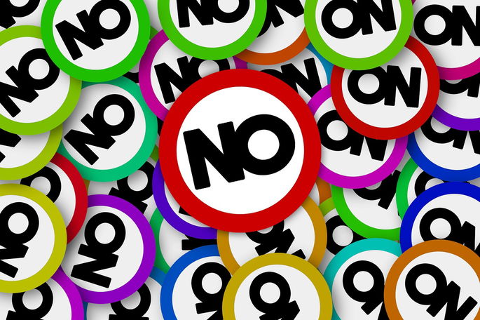 Defectos de una persona: Vivir en negación (muchas veces la palabra “No” dentro de círculos de colores)